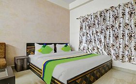 Alankar Tower 3*
